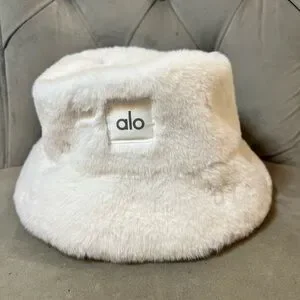 ALO Yoga | Accessories | Nwt Alo Yoga Faux Fur Bucket Hat  display picture 3